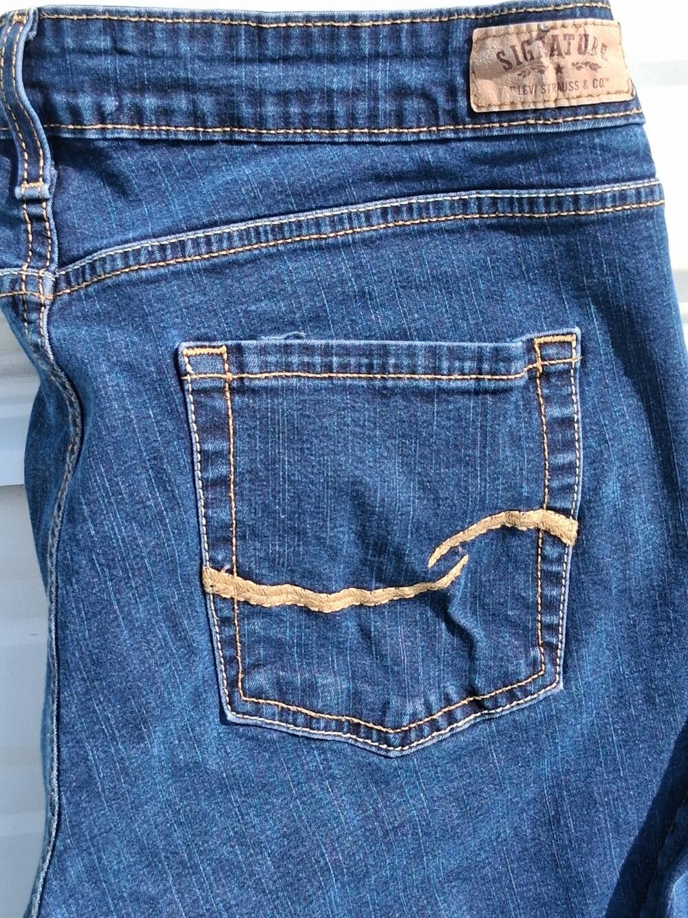 Levi's Women Med Blue Wash Denim Jeans Straight Leg Size 18
